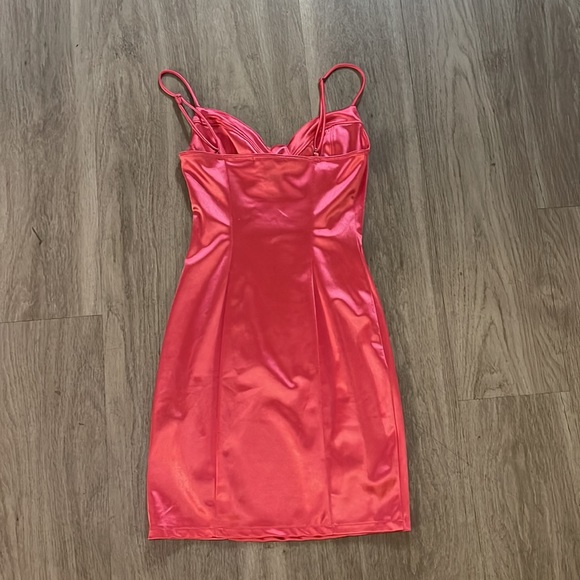 Pink silky dress - Picture 2 of 3